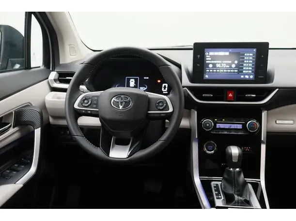 Car image 15