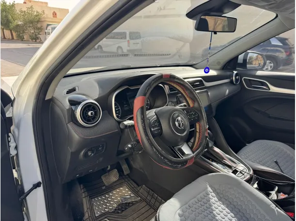 Car image 11