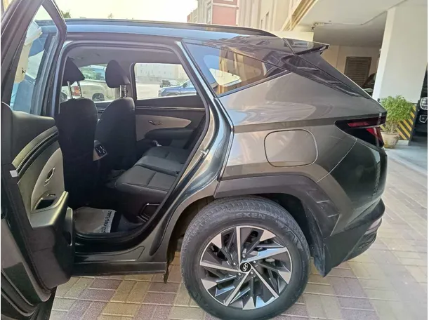 Car image 18