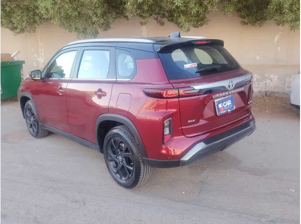 Car image 7