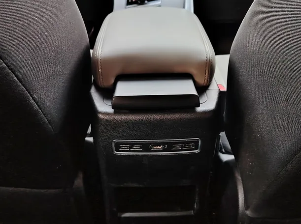 Car image 29