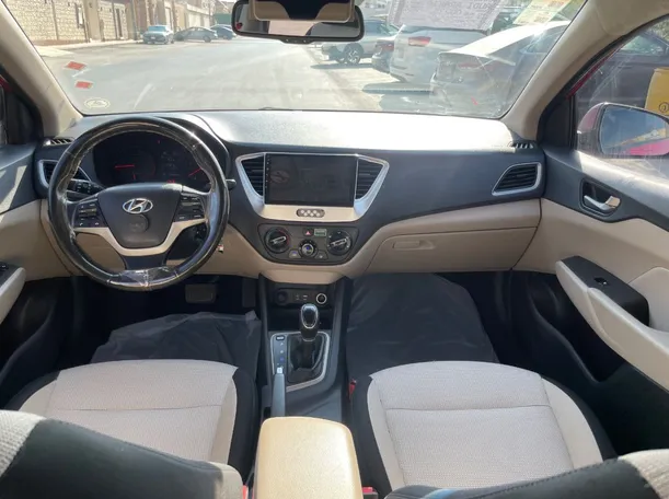 Car image 18