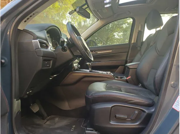 Car image 12