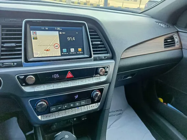 Car image 26
