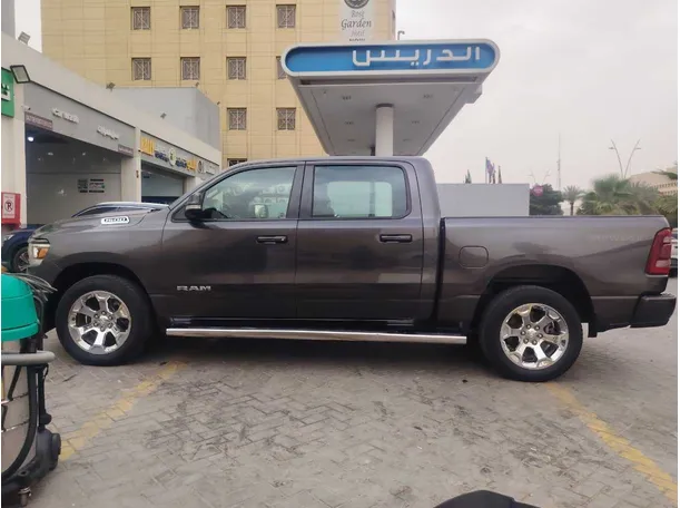 Car image 8