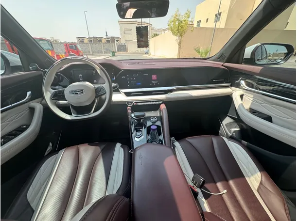 Car image 17