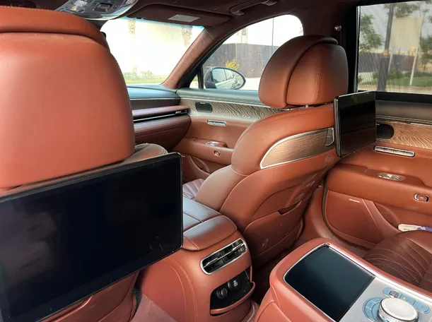 Car image 15