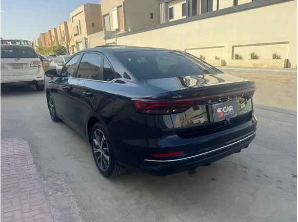 Car image 7
