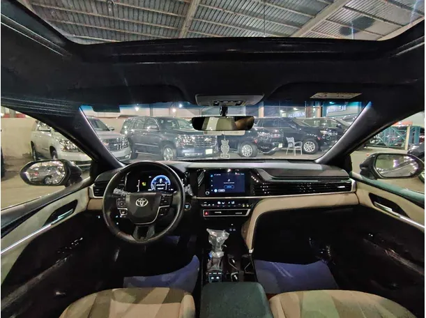 Car image 25