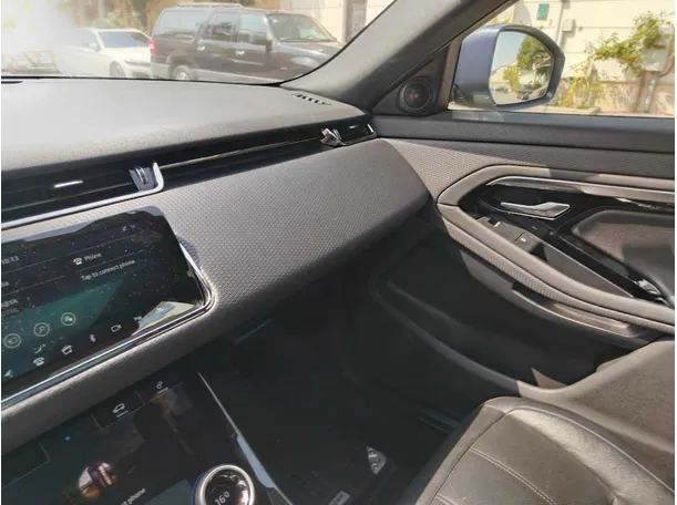 Car image 24