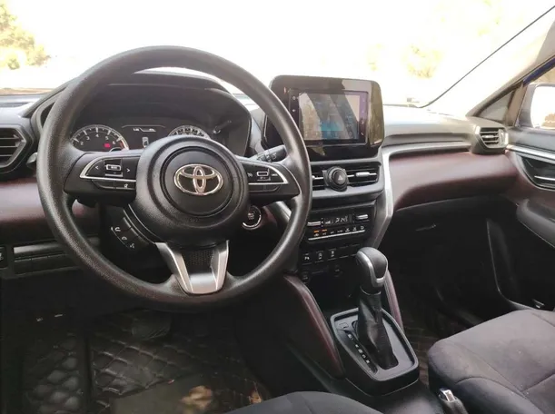 Car image 29