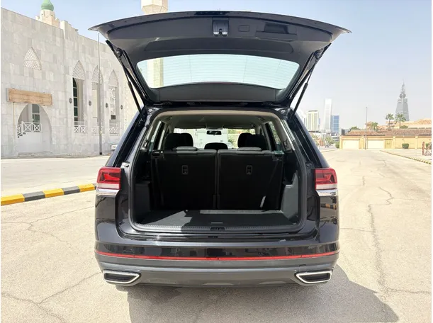 Car image 26