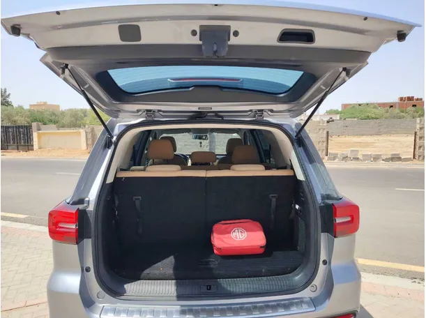 Car image 25