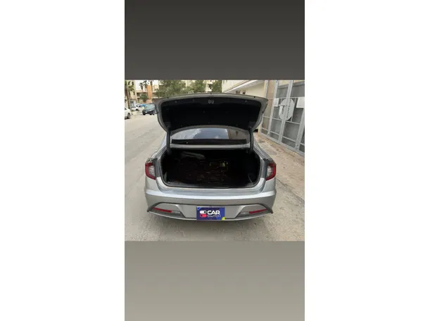 Car image 19