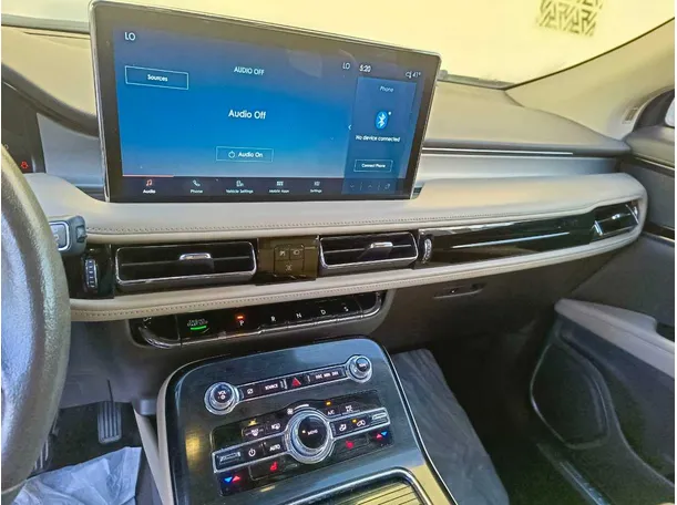 Car image 24