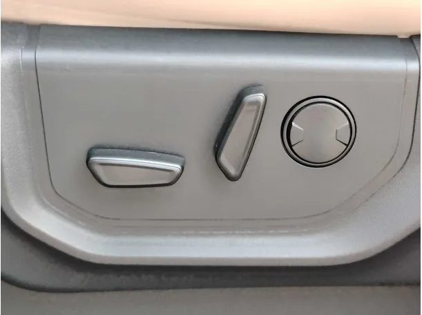 Car image 39