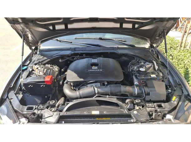Car image 19