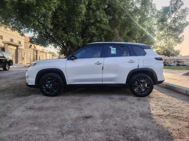 Car image 8