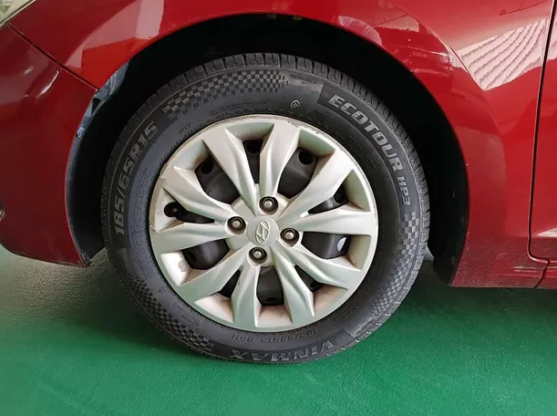 Car image 9