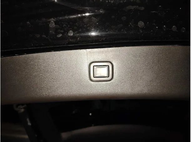 Car image 38