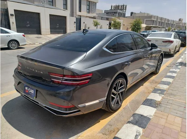 Car image 5