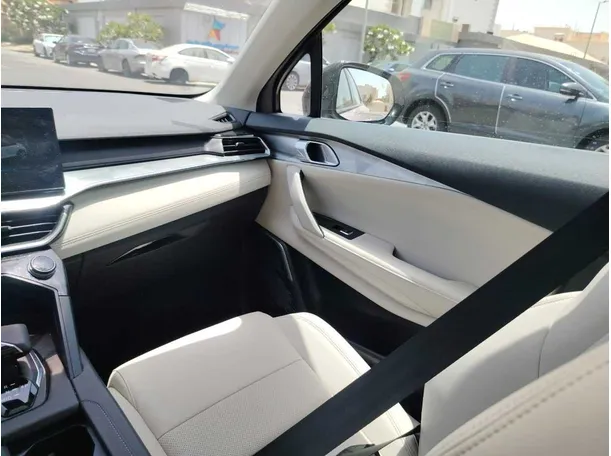 Car image 35