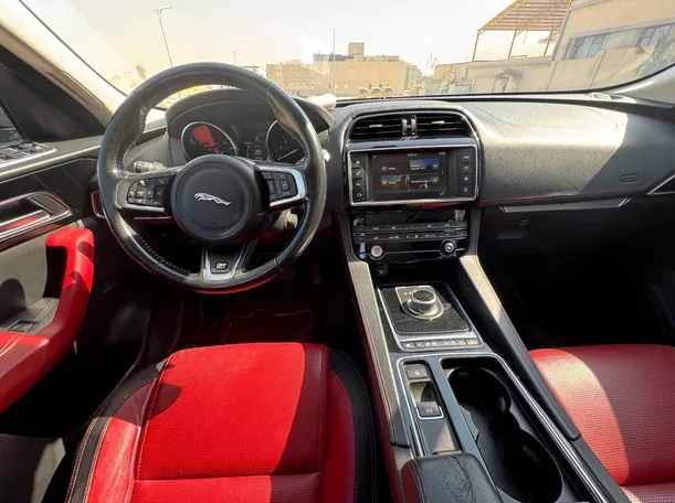 Car image 16