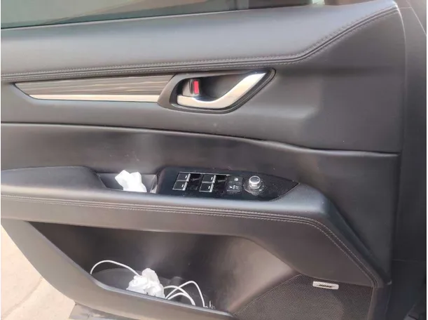 Car image 25