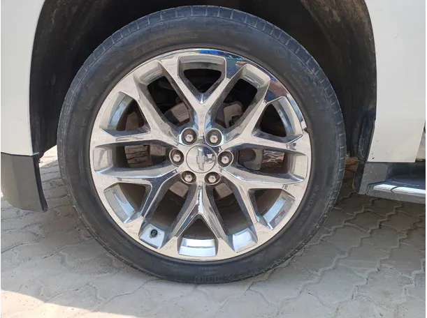 Car image 9