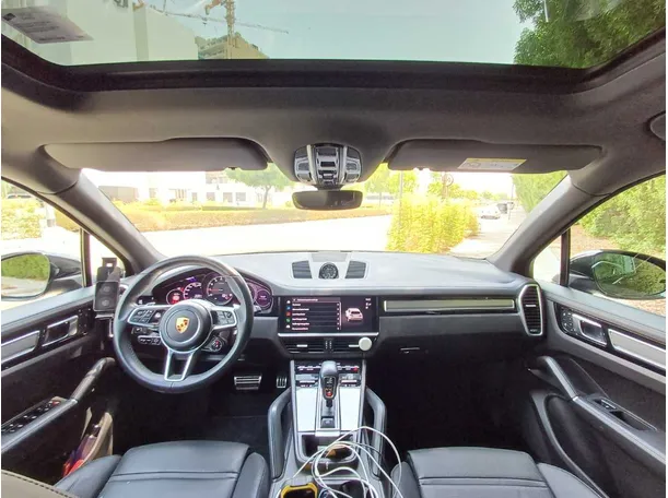 Car image 14