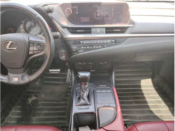 Car image 19