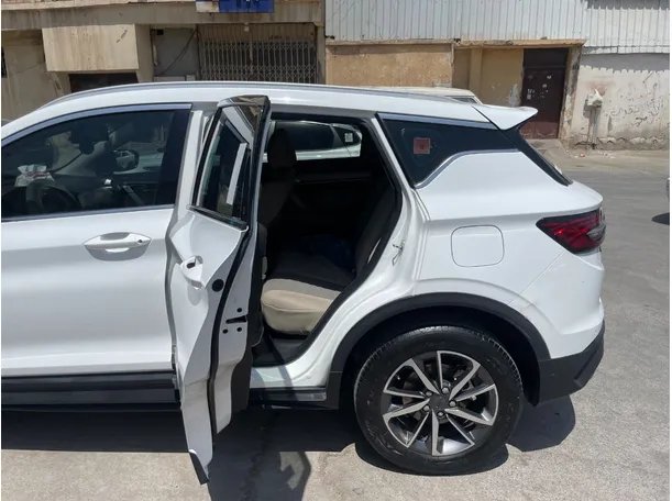 Car image 15