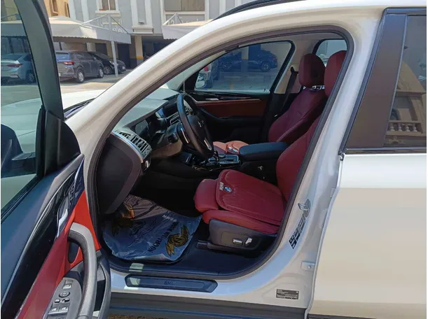 Car image 13