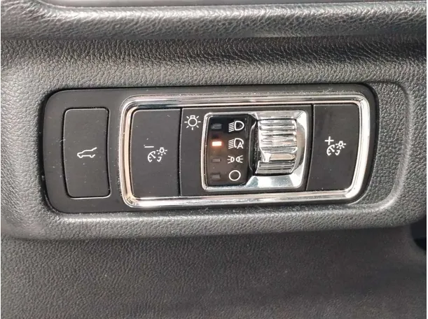 Car image 33