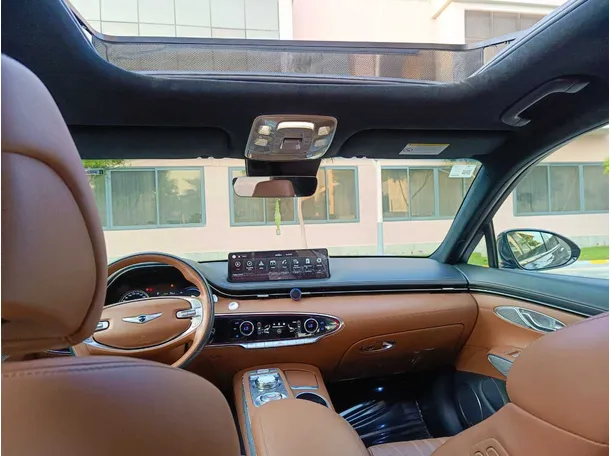 Car image 18