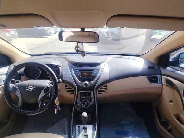 Car image 14