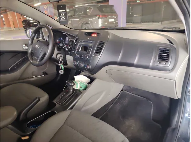 Car image 14