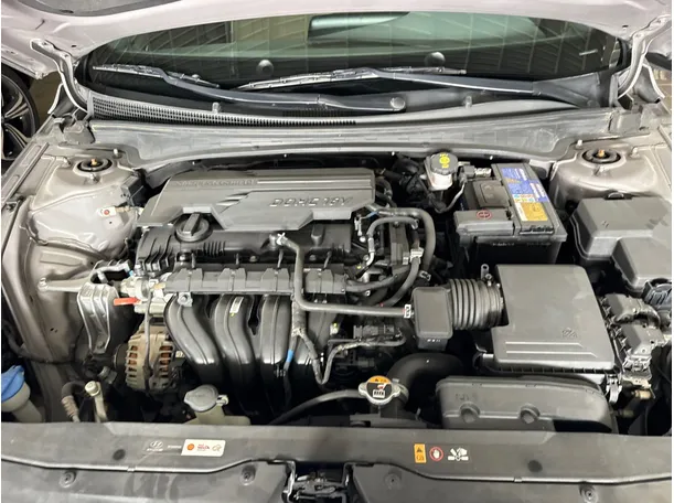 Car image 19