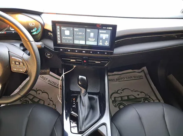 Car image 16