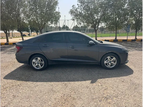 Car image 4