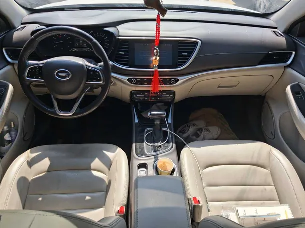 Car image 18