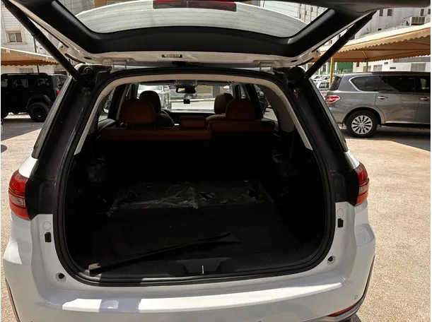 Car image 23