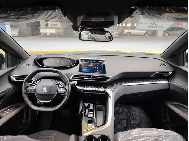 Car image 17