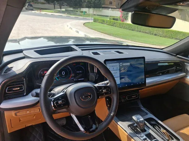 Car image 11
