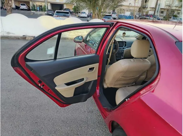 Car image 16