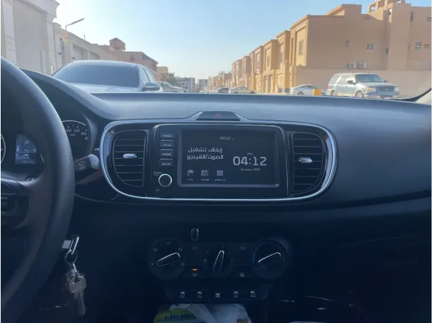 Car image 19