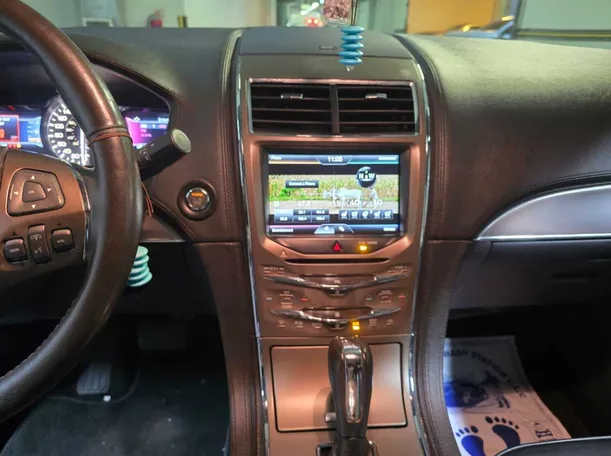 Car image 15