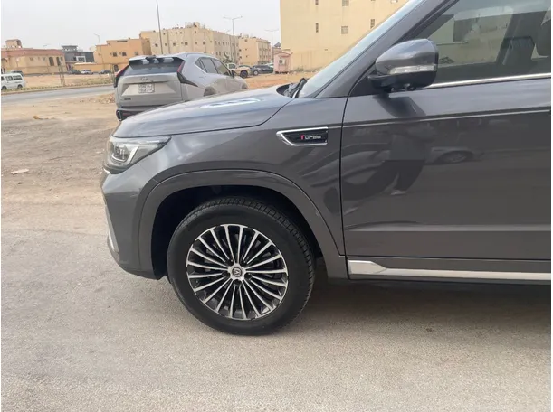 Car image 9