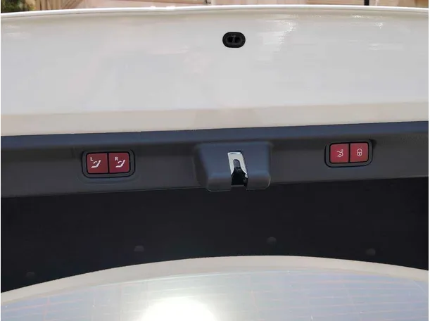 Car image 34