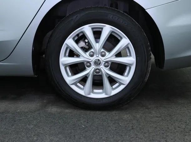 Car image 7